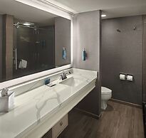 DoubleTree by Hilton Akron Fairlawn