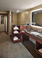 DoubleTree by Hilton Akron Fairlawn