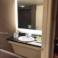 DoubleTree by Hilton Akron Fairlawn