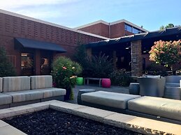 DoubleTree by Hilton Akron Fairlawn