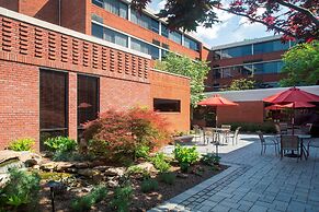 DoubleTree by Hilton Akron Fairlawn