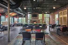 DoubleTree by Hilton Akron Fairlawn