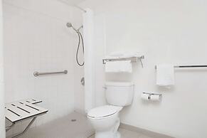 Howard Johnson by Wyndham Torrance