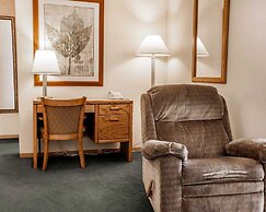 Quality Inn & Suites Bremerton near Naval Shipyard