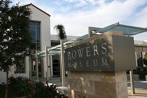 Buena Park Grand Hotel & Suites