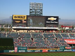 Buena Park Grand Hotel & Suites