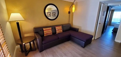 Buena Park Grand Hotel & Suites