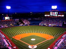 Buena Park Grand Hotel & Suites