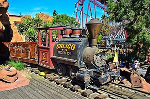 Buena Park Grand Hotel & Suites