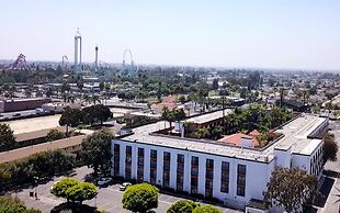 Buena Park Grand Hotel & Suites