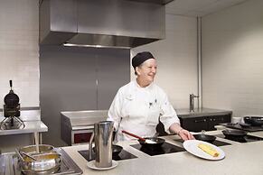 Embassy Suites by Hilton Detroit Metro Airport