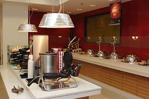 Embassy Suites by Hilton Detroit Metro Airport