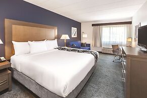 La Quinta Inn & Suites by Wyndham Philadelphia Airport