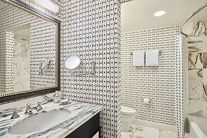 The Alexandrian Old Town Alexandria, Autograph Collection