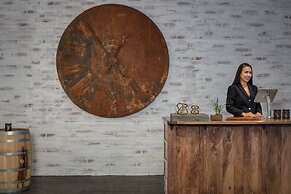 The Alexandrian Old Town Alexandria, Autograph Collection