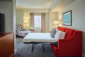 The Alexandrian Old Town Alexandria, Autograph Collection