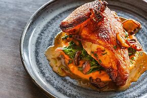 The Alexandrian Old Town Alexandria, Autograph Collection