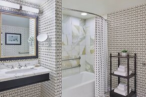 The Alexandrian Old Town Alexandria, Autograph Collection