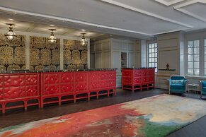 The Alexandrian Old Town Alexandria, Autograph Collection