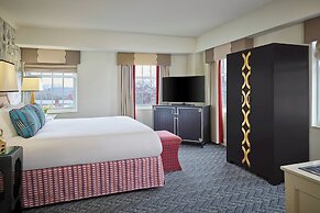 The Alexandrian Old Town Alexandria, Autograph Collection