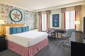 The Alexandrian Old Town Alexandria, Autograph Collection