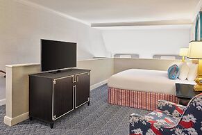 The Alexandrian Old Town Alexandria, Autograph Collection