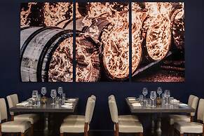 The Alexandrian Old Town Alexandria, Autograph Collection