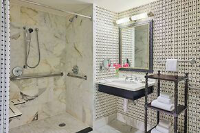 The Alexandrian Old Town Alexandria, Autograph Collection