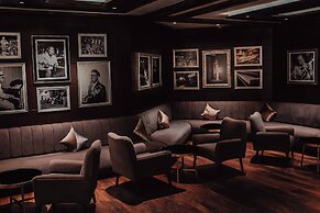 Al Bustan Palace, a Ritz-Carlton Hotel