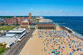 Berkeley Oceanfront Hotel
