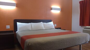 Motel 6 Clovis, NM