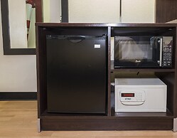 Red Roof Inn & Suites Hermitage