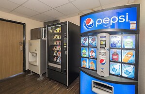 Red Roof Inn & Suites Hermitage