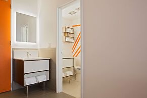 Howard Johnson Hotel by Wyndham Toms River