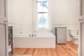 17Hundred90 Inn and Restaurant