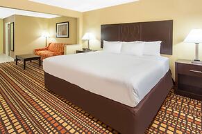 Days Inn & Suites by Wyndham Davenport East