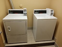 Days Inn & Suites by Wyndham Davenport East