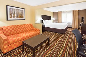 Days Inn & Suites by Wyndham Davenport East