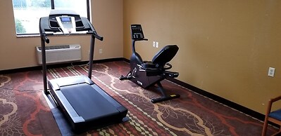 Days Inn & Suites by Wyndham Davenport East