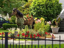 Huntingdon Hotel and Suites