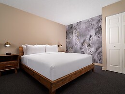 Huntingdon Hotel and Suites