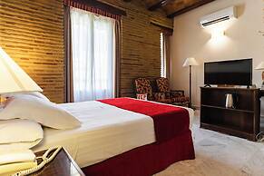 Ad Hoc Monumental Hotel