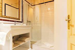 Ad Hoc Monumental Hotel