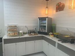 Quality Inn Airport - Cruise Port