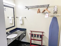 Quality Inn Airport - Cruise Port