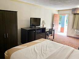 Hibiscus Inn & Suites