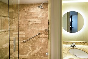 DoubleTree by Hilton Hotel Laurel