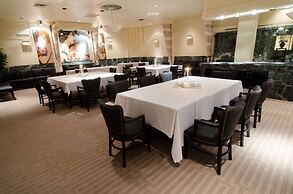 Somerset Inn