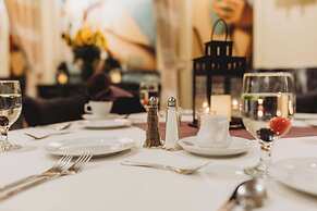 Somerset Inn