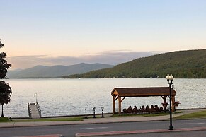 Days Inn by Wyndham Queensbury/Lake George